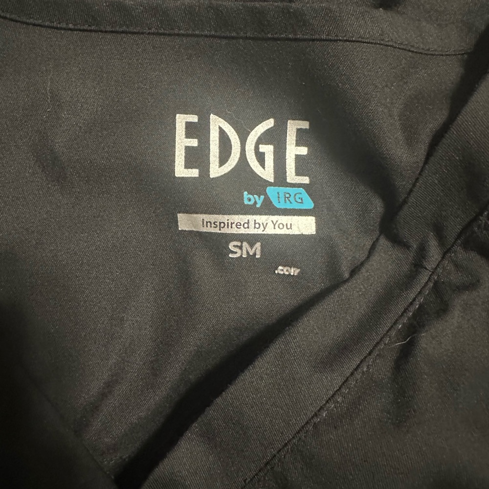IRG edge mens V neck top | size S | black